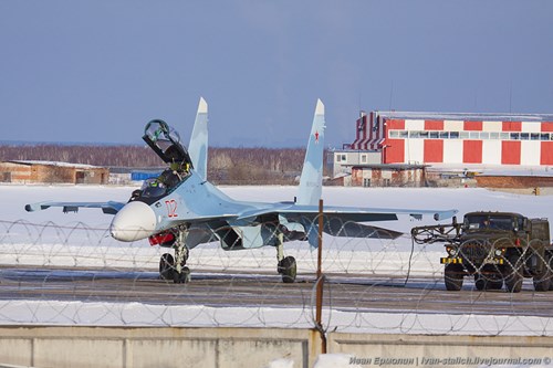 
Tuy nhiên, các máy bay Su-30SM không được thiết kế để hoạt động trên tàu sân bay mà sẽ cất cánh từ các căn cứ trên mặt đất.
