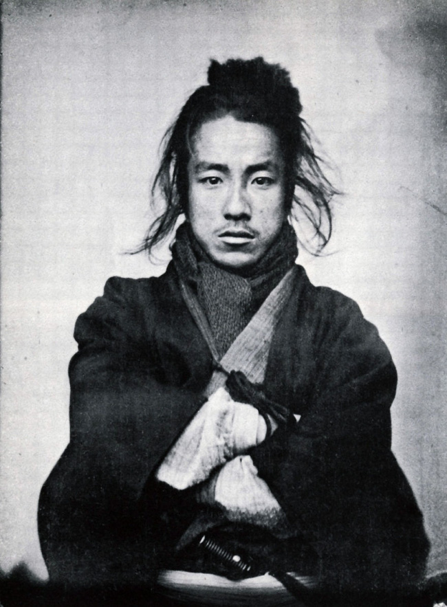 
Chân dung một võ sĩ samurai trong trang phục đời thường
