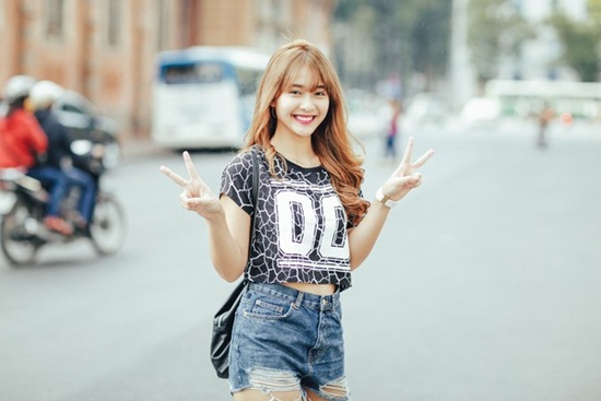 
Khả Ngân là hot girl Việt đầu tiên được mời tham dự TV show tại Thái Lan.
