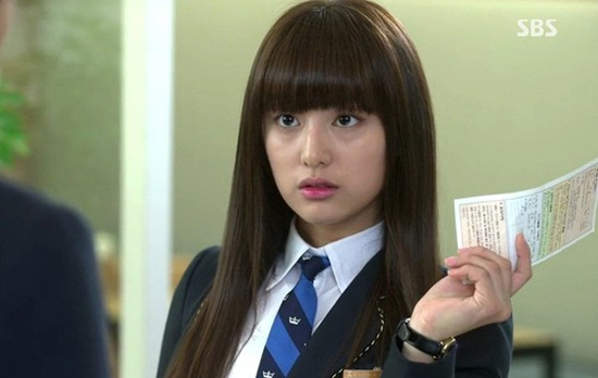 
Phần nhập vai ác quá đạt của Kim Ji Won với vai Rachel khiến khán giả lúc xem phim đã vô cùng ức chế với cô.
