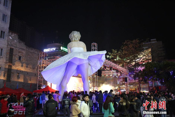 
Đây được coi là bức tượng Marilyn Monroe lớn nhất ở Trung Quốc.
