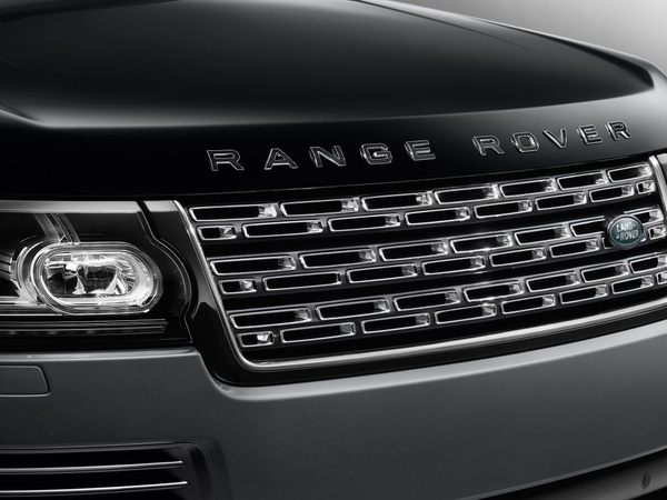 
À, thì ra là anh em song sinh cùng kiểu khác chất với Range Rover!
