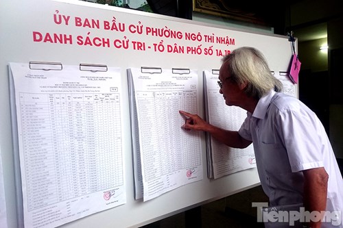 
Bảng niêm yết danh sách cử tri của phường Ngô Thì Nhậm (Hà Nội).
