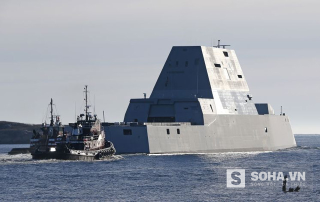 
Tàu khu trục USS Zumwalt (DDG-1000) của Hải quân Mỹ lần đầu tiên tiến hành thử nghiệm trên biển Đại Tây Dương tháng 12/2015.
