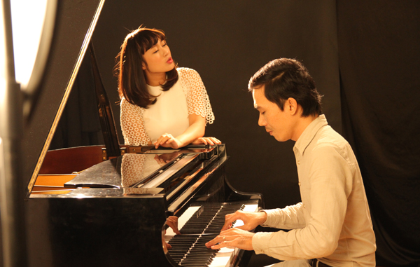 
Khánh Linh và nhạc sĩ Đỗ Bảo.
