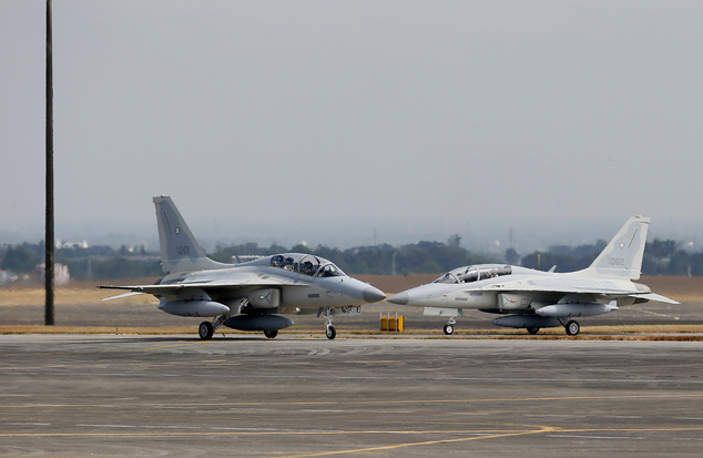 
Hai trong số những chiếc tiêm kích nhẹ đầu tiên của Không quân Philippines.
