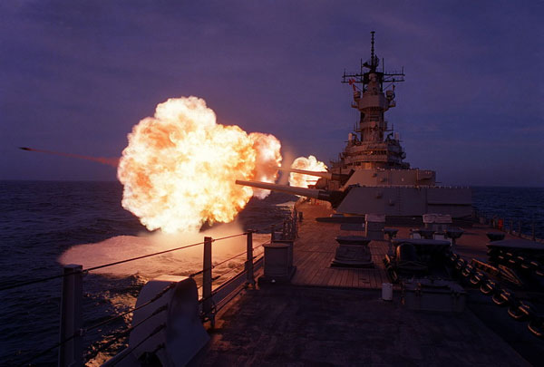 USS Missouri khai hỏa trong cuộc tập trận RIMPAC 90.