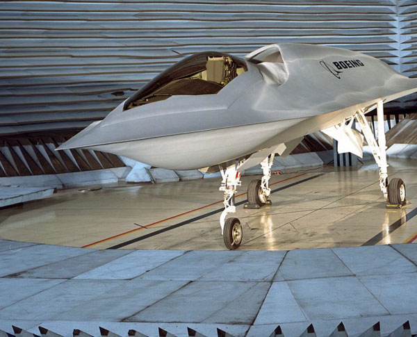 
Bird of Prey (Chim săn mồi) là một mẫu máy bay có thiết kế khí động học siêu dị do tập đoàn Boeing phát triển vào những năm 1990.
