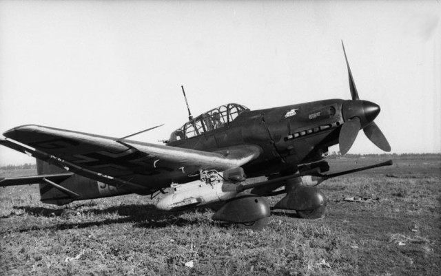 Ju-87G-1 “Kanonenvogel” với 2 khẩu pháo Bordkanone BK 3.7 37 mm