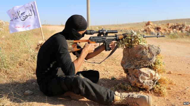 
Quân nổi dậy Syria tham gia vào khóa huấn luyện tại Aleppo. Ảnh: AFP
