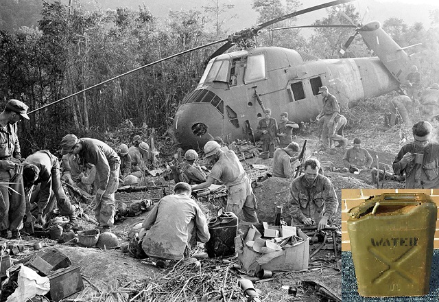 
Chiếc can đựng nước uống thời chiến tranh Việt Nam của lính Mỹ (giữa ảnh) hiện nay vẫn còn sử dụng được do sự bền bỉ đáng kinh ngạc của chúng (góc dưới bìa phải)
