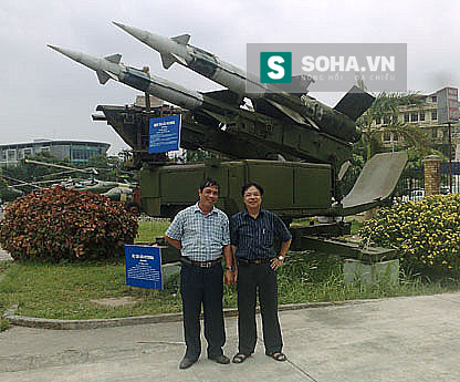 
Tác giả bài viết - Đại tá Trần Danh Bảng (bên trái) cùng đồng đội, những người nguyên là học viên tên lửa Việt Nam tham gia chuyển loại tên lửa SAM-3 ở Liên Xô. Ảnh: Trần Danh Bảng.
