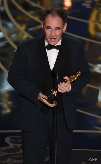 
Mark Rylance giành giải Nam diễn viên xuất sắc nhất với bộ phim Bridge of Spies.
