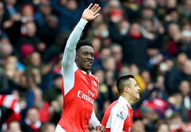 Welbeck gỡ lại một bàn cho Arsenal ở phút 88.