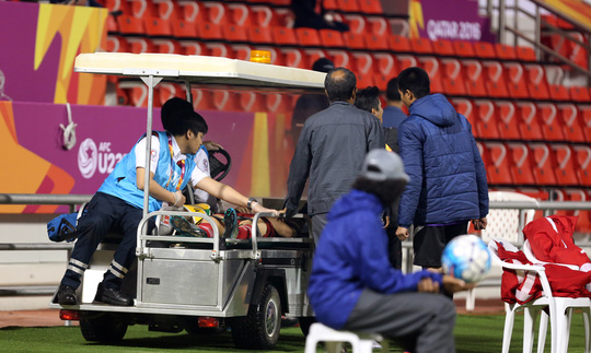 
Công Phượng bị chấn thương trong trận gặp U23 UAE.
