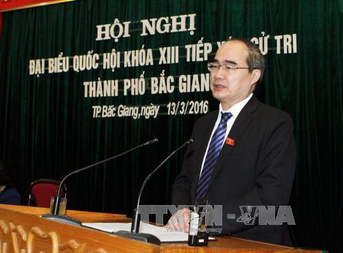 
Chủ tịch Ủy ban Trung ương MTTQ Việt Nam Nguyễn Thiện Nhân phát biểu ý kiến trong buổi tiếp xúc cử tri tại thành phố Bắc Giang. Ảnh: Nguyễn Dân - TTXVN
