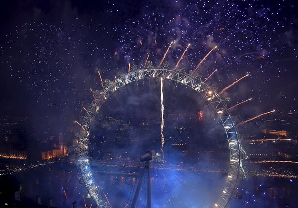 
Màn trình diễn hoành tráng tại London Eye. Ảnh: AP
