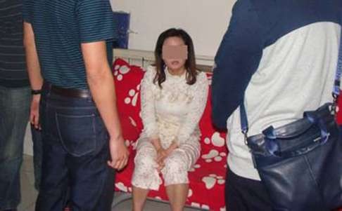 
Hai mẹ con Pang và Sun đã bị bắt vì tội buôn bán vắc xin trái phép.
