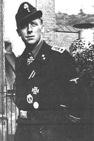 
Chỉ huy Oberscharführer Ernst Barkmann
