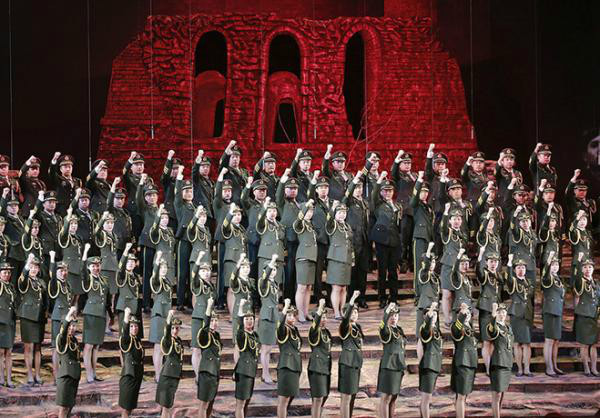 
Đoàn Ca múa Bộ Công tác chính trị Quân ủy trương ương Trung Quốc trong buổi biểu diễn ngày 20/3. Ảnh: 163
