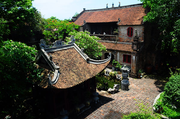 
Với kiến trúc, nội thất đậm chất văn hóa Việt, Việt phủ Thành Chương được xem như 1 bảo tàng tư nhân đồ sộ về văn hóa dân gian Việt Nam.
