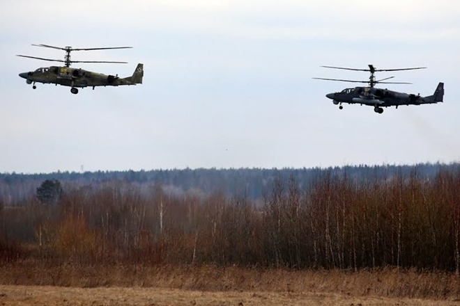 
Đội hình 2 chiếc trực thăng tấn công Ka-52. Cùng với Mi-28N, Ka-52 sẽ là xương sống của lực lượng chống tăng đường không quân đội Nga.
