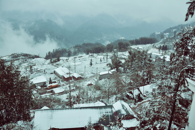 Những bức ảnh giống với khung cảnh ở Châu Âu mùa đông với tuyết phủ trắng xóa từng góc phố, mái nhà. Ảnh Thái Hà/Gia đình Xã hội