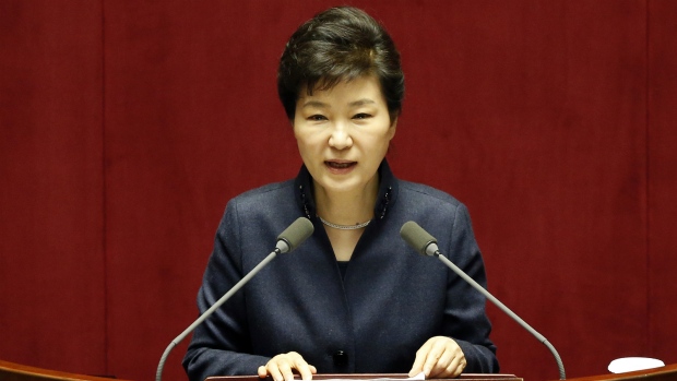 
Tổng thống Park Geun Hye phát biểu trước Quốc hội Hàn Quốc tại thủ đô Seoul vào sáng nay, 16/2 tuyên bố sẽ dùng mọi biện pháp để trừng phạt Triều Tiên. Ảnh: AP
