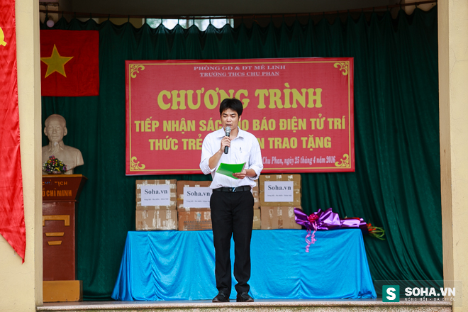 
Sáng 25/4/2016, thày và trò trường THCS Chu Phan, xã Chu Phan, huyện Mê Linh, Hà Nội vui mừng tổ chức chương trình tiếp nhận thư viện sách do Báo điện tử Trí thức trẻ trao tặng.
