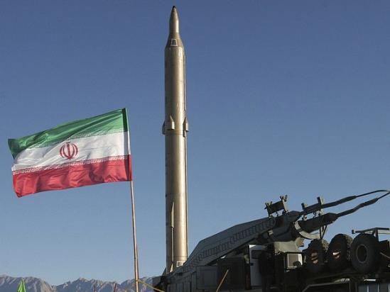 
Donald Trump gợi ý Mỹ bán tên lửa kém chất lượng cho Iran để kiếm lời. Ảnh: RT

