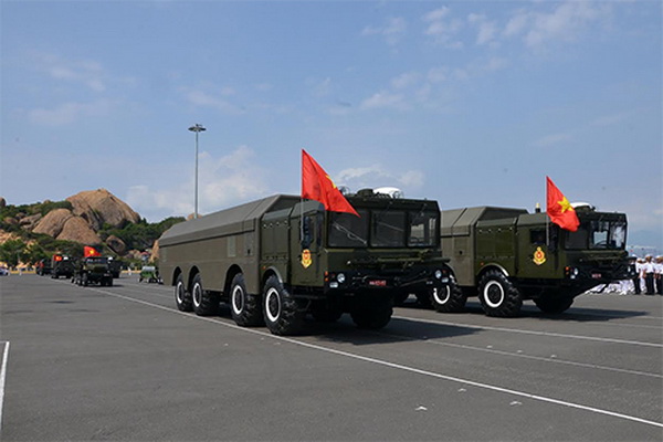
Xe phóng tự hành của hệ thống Bastion-P trong biên chế Hải quân nhân dân Việt Nam.
