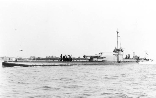 Tàu ngầm M1