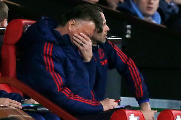 
Van Gaal thất vọng.
