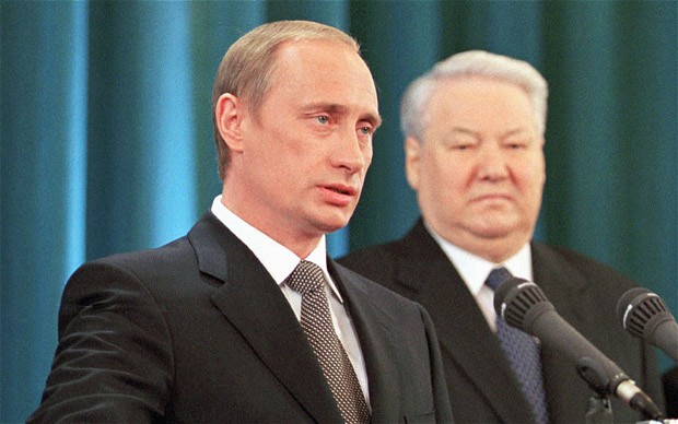 
Putin và Yeltsin. Ảnh: AP
