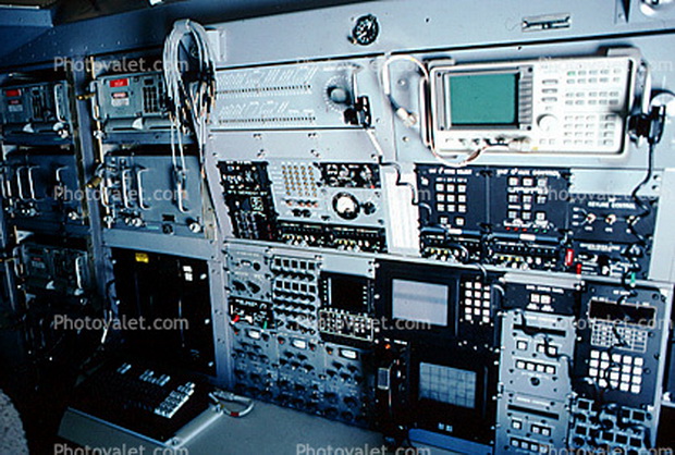 Khoang vận hành hệ thống của E-6B Mercury