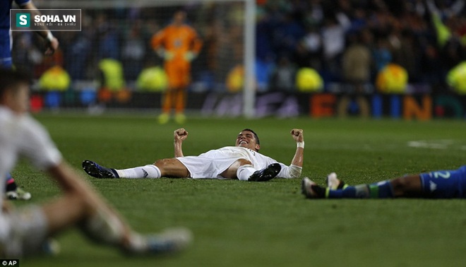 
Ronaldo gánh Real vào Bán kết.
