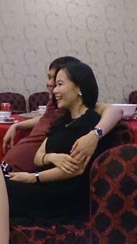 
Đại gia Chu Đăng Khoa và vợ ngày còn hạnh phúc bên nhau

