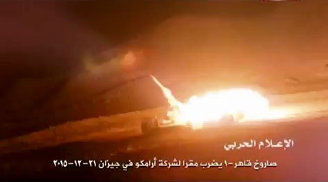 
Khai hỏa tên lửa đạn đạo Qaher-1 trong đêm, quả đạn đã được đặt lên xe tải để nâng cao tính cơ động
