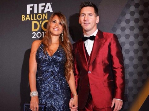 Paul Pogba liệu có đang bắt chước phong cách sặc sỡ, khác lạ giống của Messi trước đây?