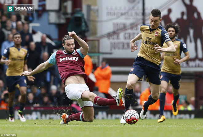 
Muốn nuôi tham vọng vô địch, Arsenal buộc phải giành trọn 3 điểm trước West Ham. Chính vì vậy, Pháo thủ đã tràn lên tấn công ngay những phút đầu.
