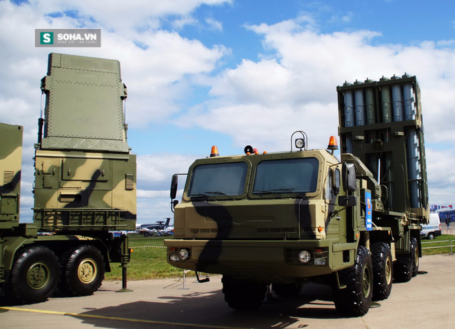 
Tổ hợp tên lửa phòng không S-350E Vytiaz mới nhất của Nga được trưng bày tại Triển lãm MAKS-2015 ở ngoại ô Thủ đô Moscow.
