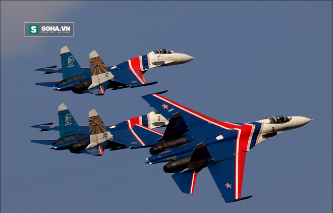 
Máy bay tiêm kích Su-27 thuộc Đội bay biểu diễn Hiệp sĩ Nga.
