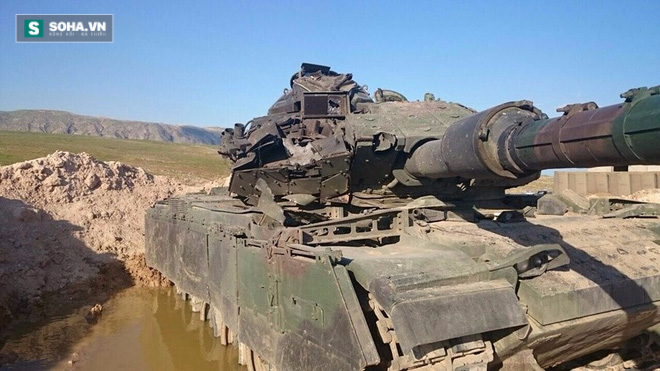 
Chiếc M60T Sabra của Thổ Nhĩ Kỳ chỉ hư hại nhẹ bên ngoài sau khi bị tên lửa Kornet bắn trúng
