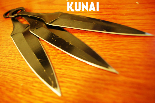 
Gần giống với shuriken, kunai cũng là vũ khí dùng để phóng tiêu dành cho các đối phương từ xa.
