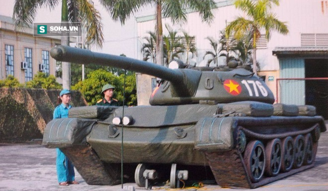 
Xe tăng T-55 nghi trang do Nhà máy Z176 nghiên cứu chế tạo và sản xuất. Ảnh: QĐND.
