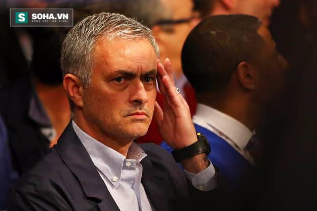 
Dường như ban lãnh đạo Man United đang muốn làm khó Mourinho.
