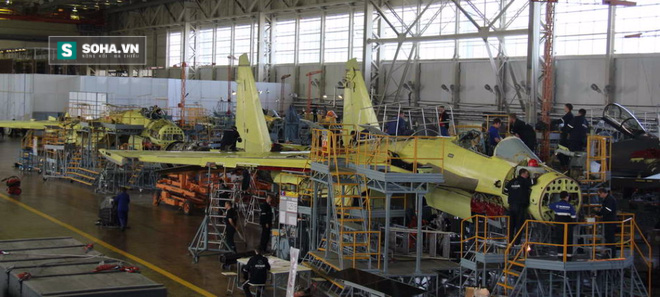
Các máy bay tiêm kích Su-35S đang được sản xuất tại KnAAPO.
