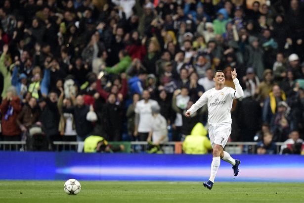 
Kiểu ăn mừng dịu dàng của Ronaldo hôm nay.
