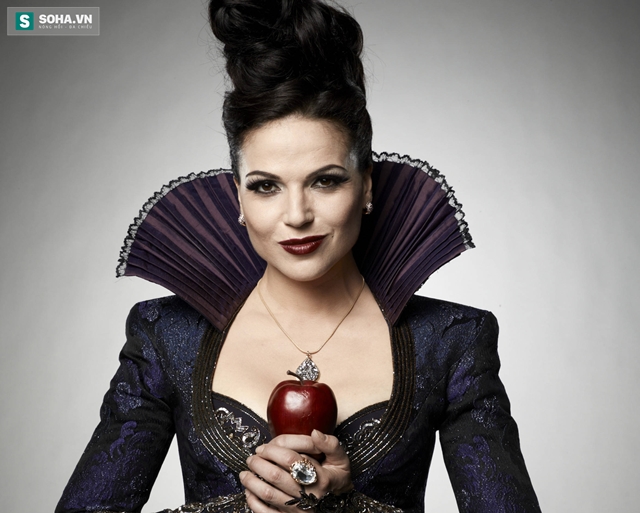 
Nhân vật Evil a.k.a Regina do Lana Parrilla đóng.
