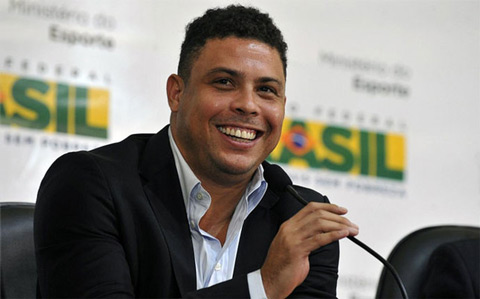 Ronaldo béo nhiều lần không thể kiềm chế nổi bản thân.